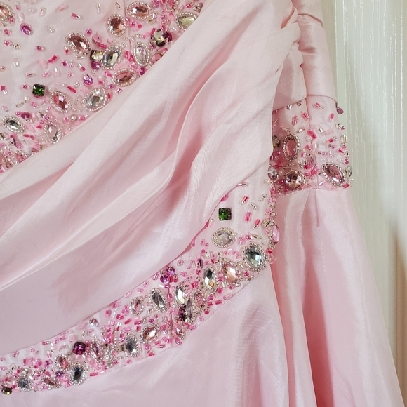 Tony Bowls Paris Pink Beaded Evening Gown, Size 4 - Picture 5 of 12